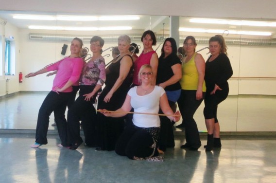 Anisah und die fleißigen Tänzerinnen zum Stocktanz-Workshop