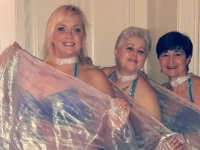 Anisah, Rita und Ute vor dem Auftritt
